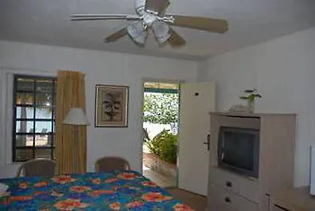 Island Beachcomber Hotel Altona