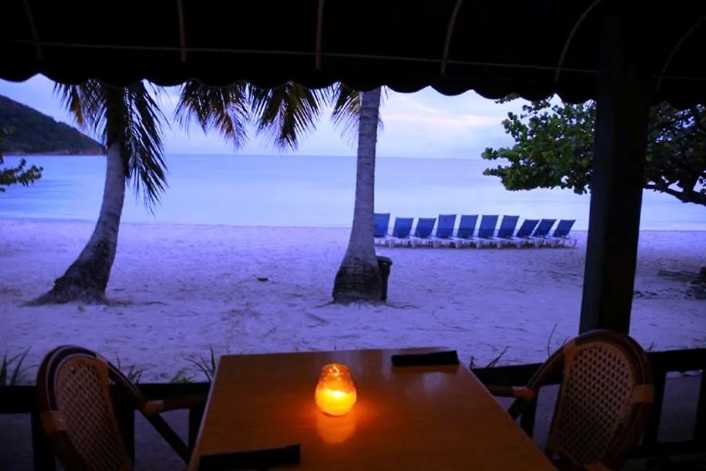 Island Beachcomber Hotel Altona 2*,